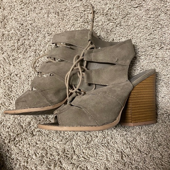 Strappy lace heels - Picture 4 of 4